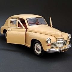 LUCKY 24214 1946 Wolga Gaz-M20 Pobeda Cream 1:24