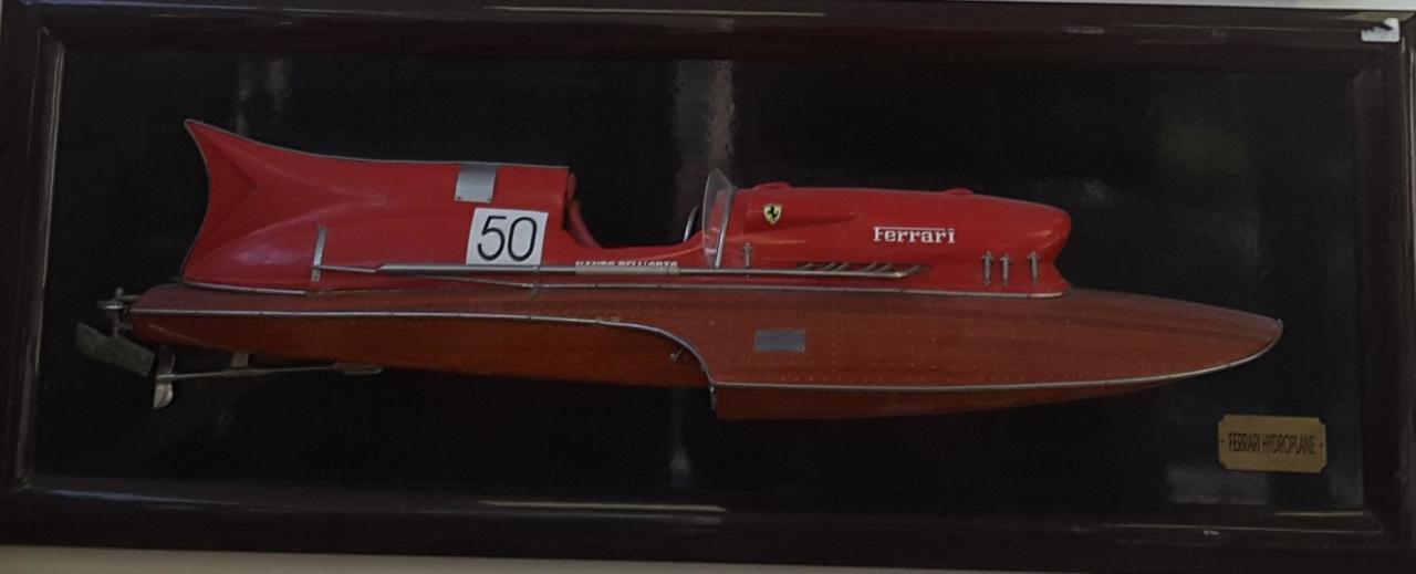 FERRARI HYDROPLANE TABLO TİPİ MONTAJLI TEKNE 100 CM.-HAFİF HASARLIDIR