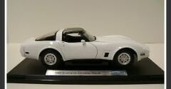 WELLY 12546 1/18 1982 CHEVROLET CORVETTE COUPE-WHITE