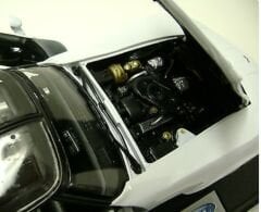 WELLY 12546 1/18 1982 CHEVROLET CORVETTE COUPE-WHITE
