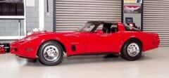 WELLY 12546 1/18 1982 CHEVROLET CORVETTE COUPE-RED