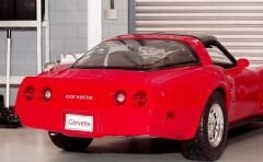 WELLY 12546 1/18 1982 CHEVROLET CORVETTE COUPE-RED