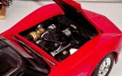 WELLY 12546 1/18 1982 CHEVROLET CORVETTE COUPE-RED