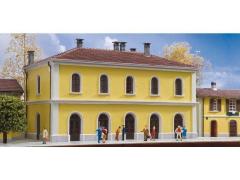 HORNBY HC8018 GAR BİNASI