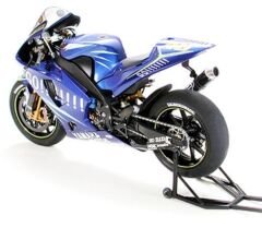 TAMIYA 21031 1/12 SCALE YAMAHA YZR-M1'04 NO.46/NO.17 GO!!!