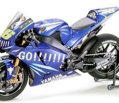 TAMIYA 21031 1/12 SCALE YAMAHA YZR-M1'04 NO.46/NO.17 GO!!!