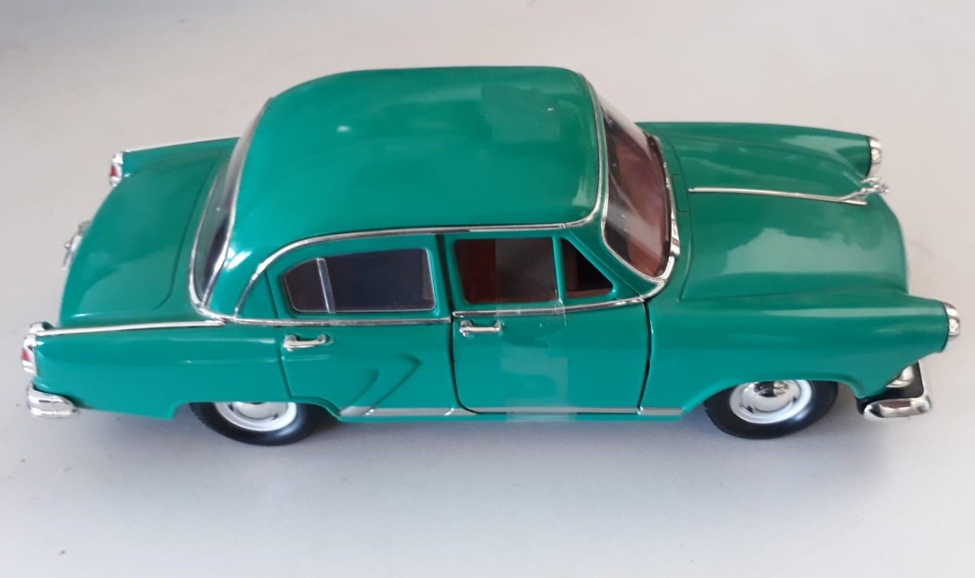 LUCKY 24211 GAZ VOLGA M-21 1/24 JADE