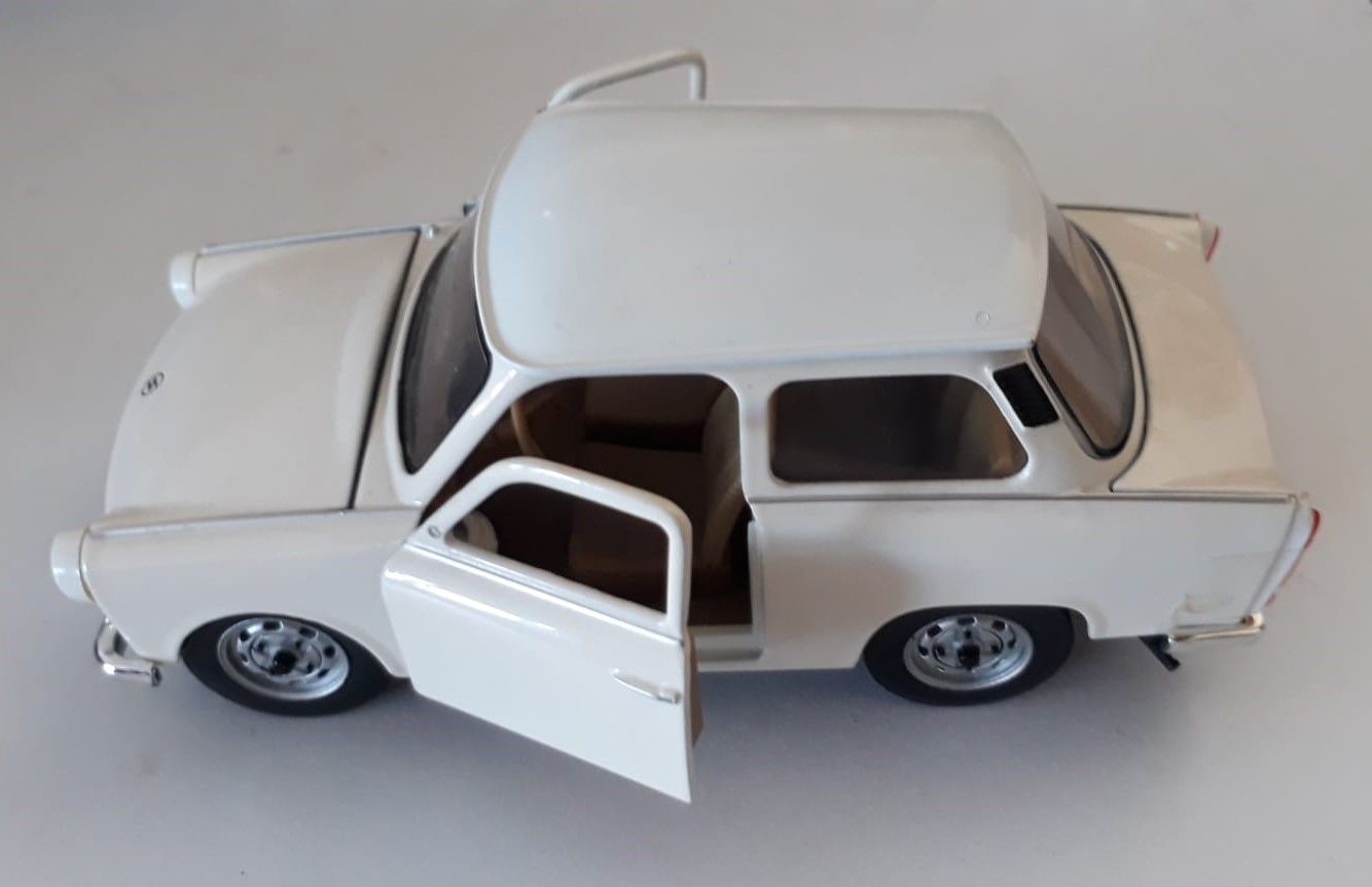 LUCKY 24216 1/24 TRABANT 601 CREAM