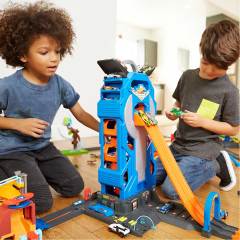 Hot Wheels Mega Garaj Kule Yarışı Seti