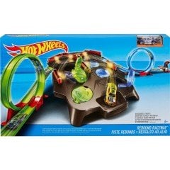 Hot Wheels İkili Yarış Macerası Oyun Seti, Zıplamalı Yarış Pisti ve Hedef Alıştırması FDF27