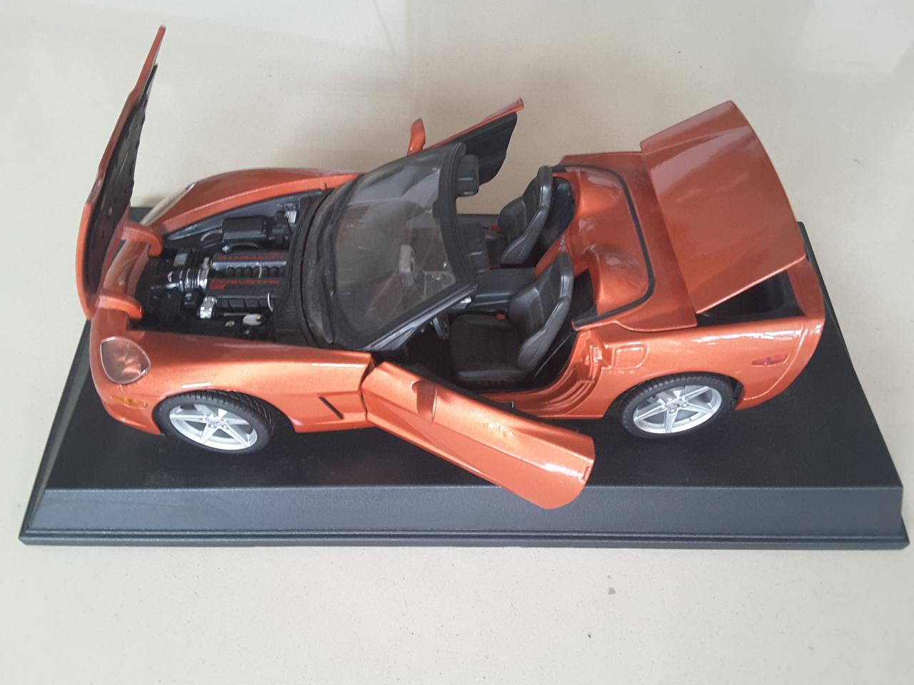 MAISTO-31137 DIECAST 1/18 2005 CHEVROLET CORVETTE COVERTIBLE
